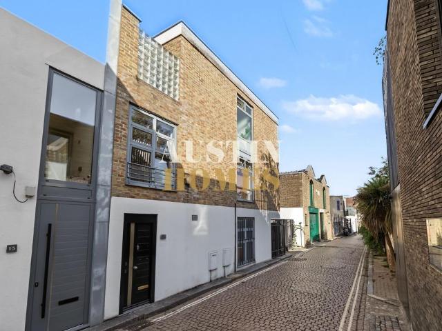 4 bedroom end of terrace house for sale