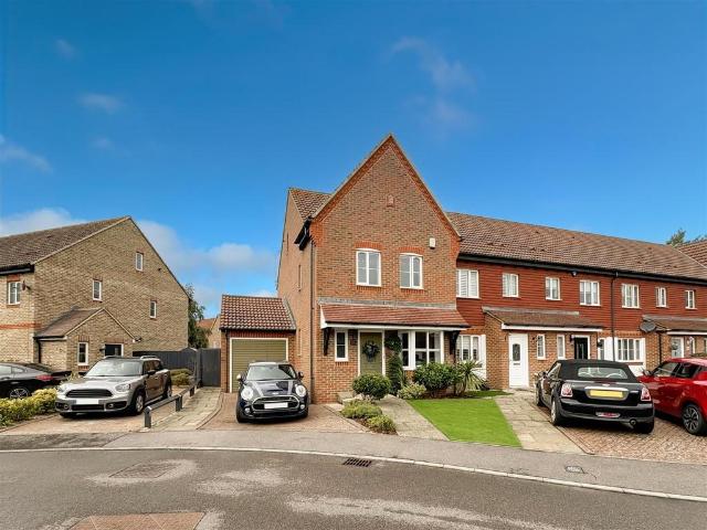 4 bedroom end of terrace house for sale