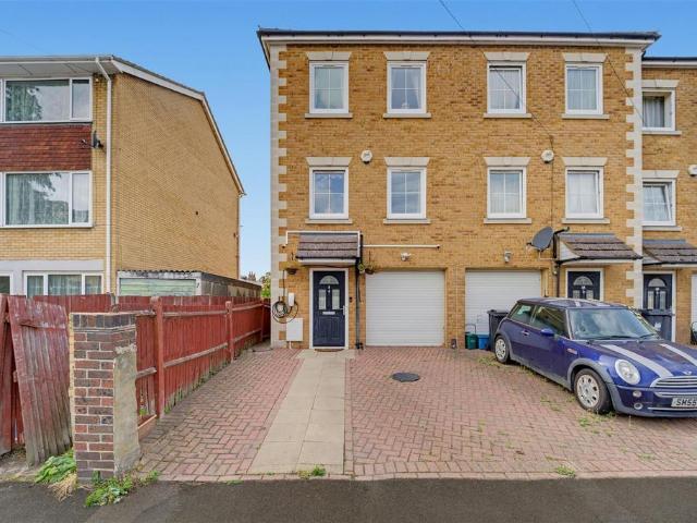 4 bedroom end of terrace house for sale