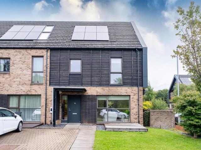 4 bedroom end of terrace house for sale