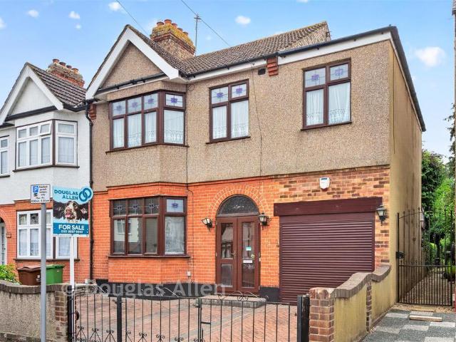 4 bedroom end of terrace house for sale