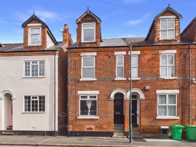 4 bedroom end of terrace house for sale