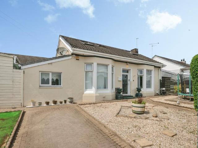 4 bedroom end of terrace house for sale