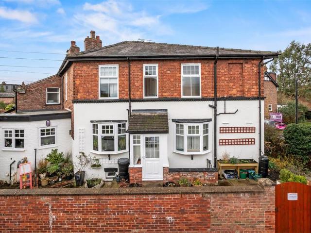 4 bedroom end of terrace house for sale