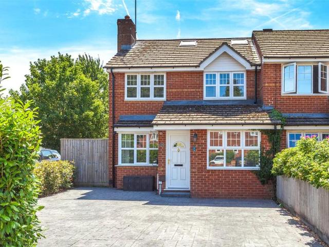 4 bedroom end of terrace house for sale