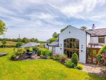 4 bedroom end of terrace house for sale
