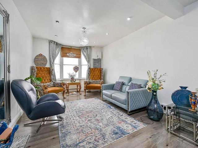 4 bedroom end of terrace house for sale