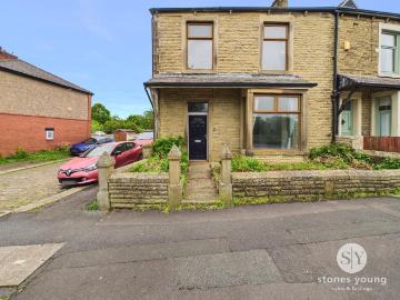 4 bedroom end of terrace house for sale