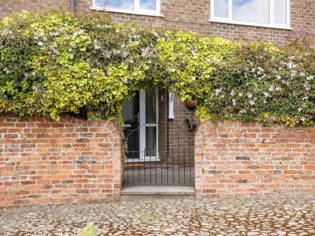 4 bedroom end of terrace house for sale