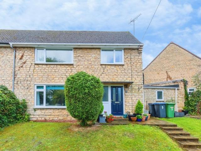4 bedroom end of terrace house for sale