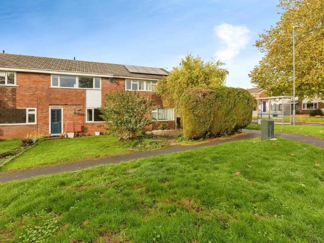 4 bedroom end of terrace house for sale
