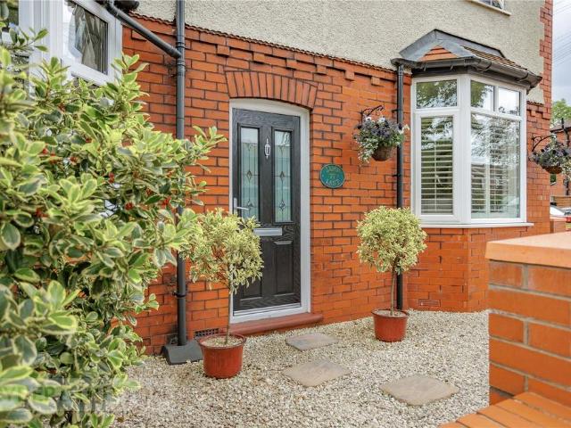 4 bedroom end of terrace house for sale