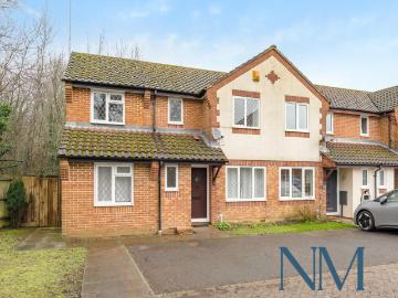 4 bedroom end of terrace house for sale