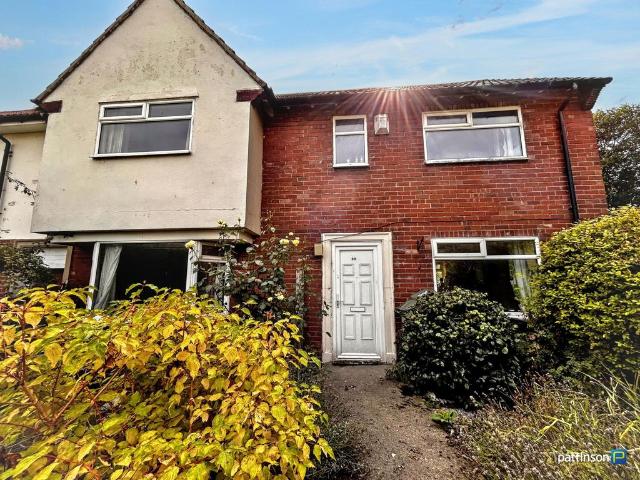 4 bedroom end of terrace house for sale