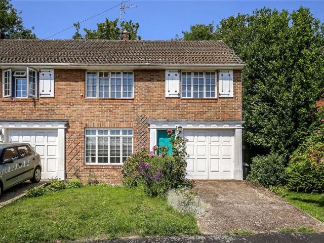 4 bedroom end of terrace house for sale