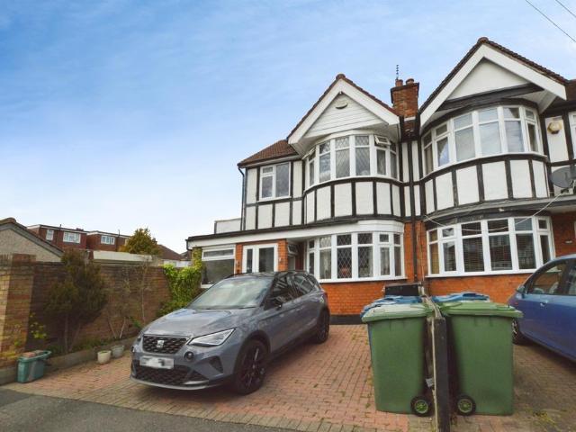 4 bedroom end of terrace house for sale
