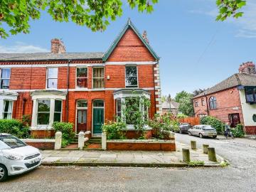 4 bedroom end of terrace house for sale