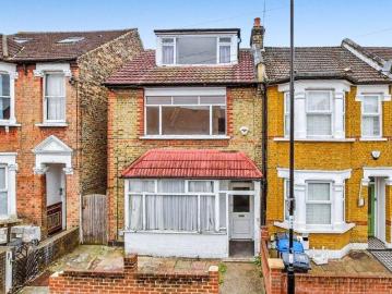 4 bedroom end of terrace house for sale