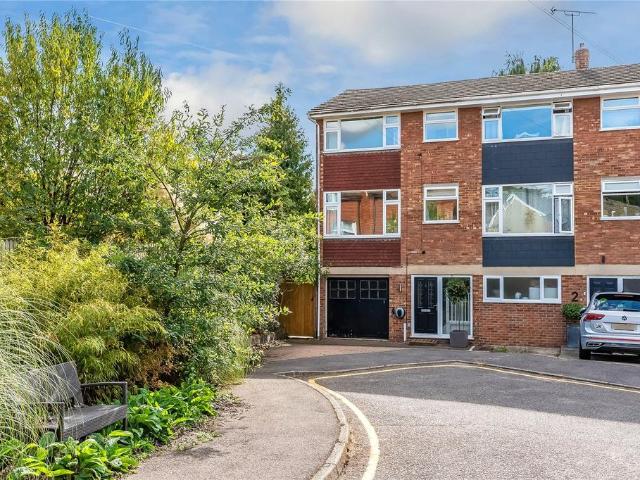 4 bedroom end of terrace house for sale