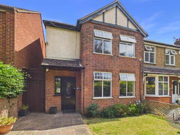 4 bedroom end of terrace house for sale