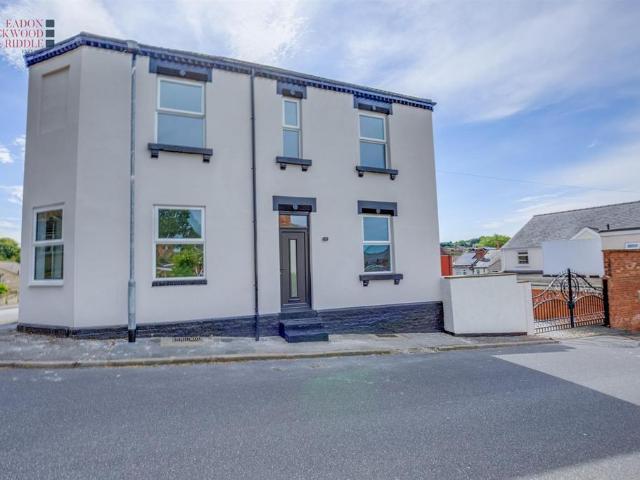4 bedroom end of terrace house for sale