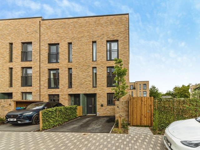 4 bedroom end of terrace house for sale