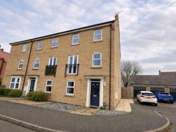 4 bedroom end of terrace house for sale