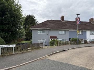 4 bedroom end of terrace house for sale