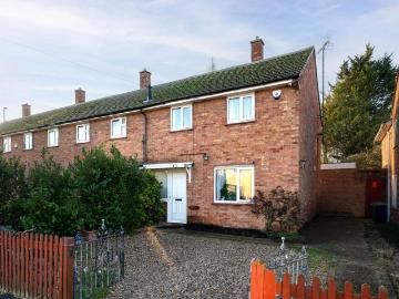 4 bedroom end of terrace house for sale