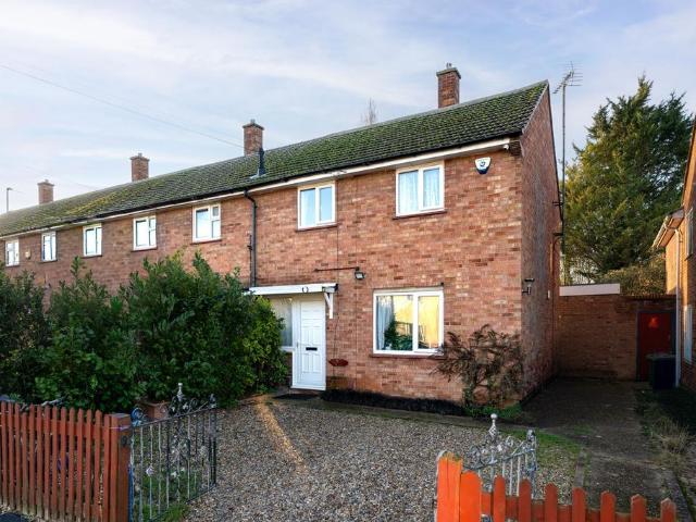 4 bedroom end of terrace house for sale