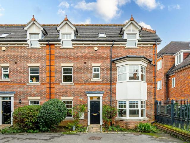 4 bedroom end of terrace house for sale