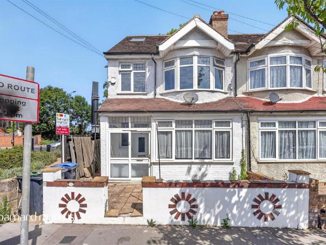4 bedroom end of terrace house for sale
