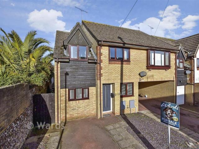 4 bedroom end of terrace house for sale