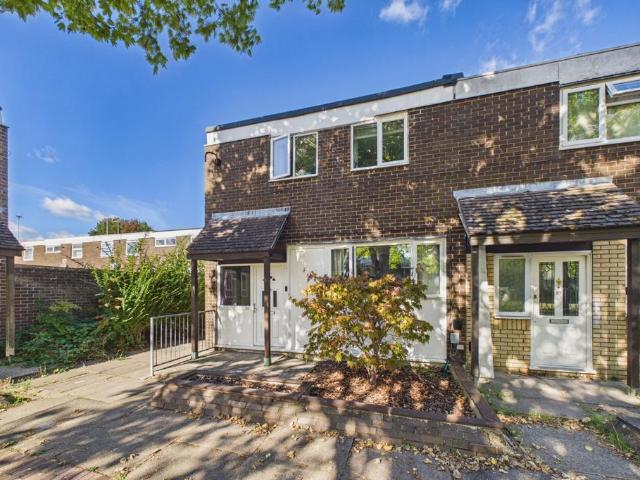 4 bedroom end of terrace house for sale