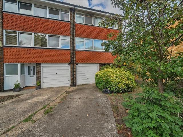 4 bedroom end of terrace house for sale