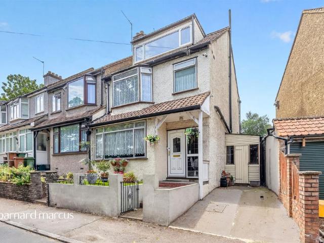 4 bedroom end of terrace house for sale
