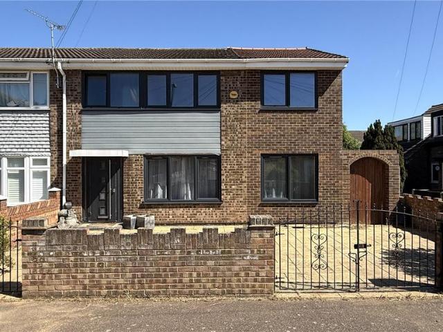 4 bedroom end of terrace house for sale