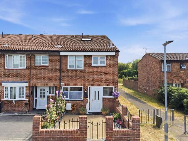 4 bedroom end of terrace house for sale