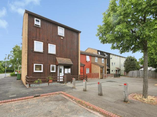 4 bedroom end of terrace house for sale