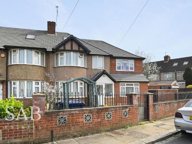 4 bedroom end of terrace house for sale