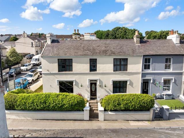 4 bedroom end of terrace house for sale