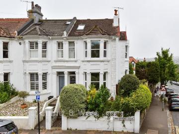 4 bedroom end of terrace house for sale