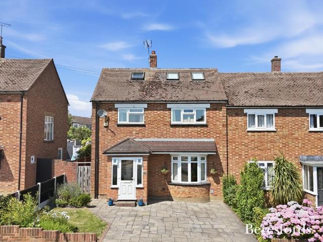 4 bedroom end of terrace house for sale