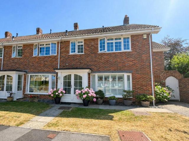 4 bedroom end of terrace house for sale