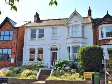 4 bedroom end of terrace house for sale