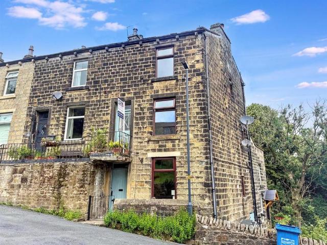 4 bedroom end of terrace house for sale