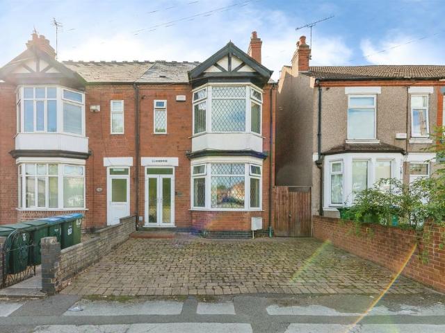 4 bedroom end of terrace house for sale
