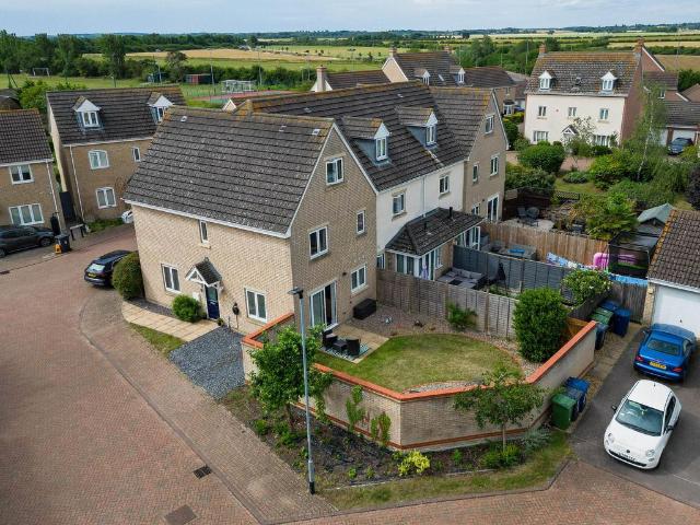 4 bedroom end of terrace house for sale