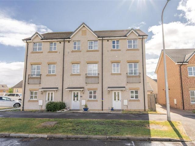 4 bedroom end of terrace house for sale
