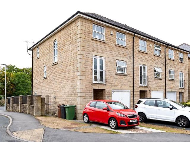 4 bedroom end of terrace house for sale